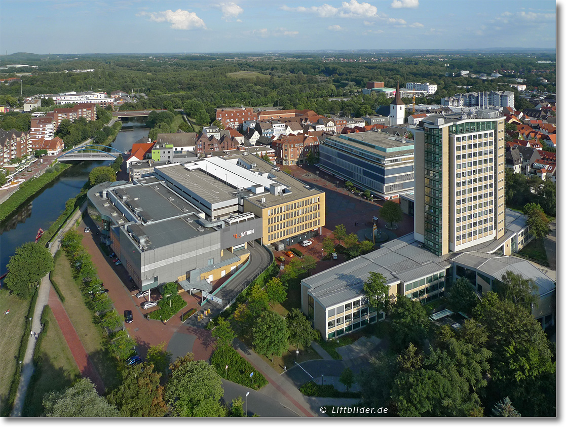 Luftbild Zentrum der Stadt Lünen: Marktplatz mit Rathaus, altes Hertie-Kaufhaus, Saturn, Kino Cineworld, Lippe 